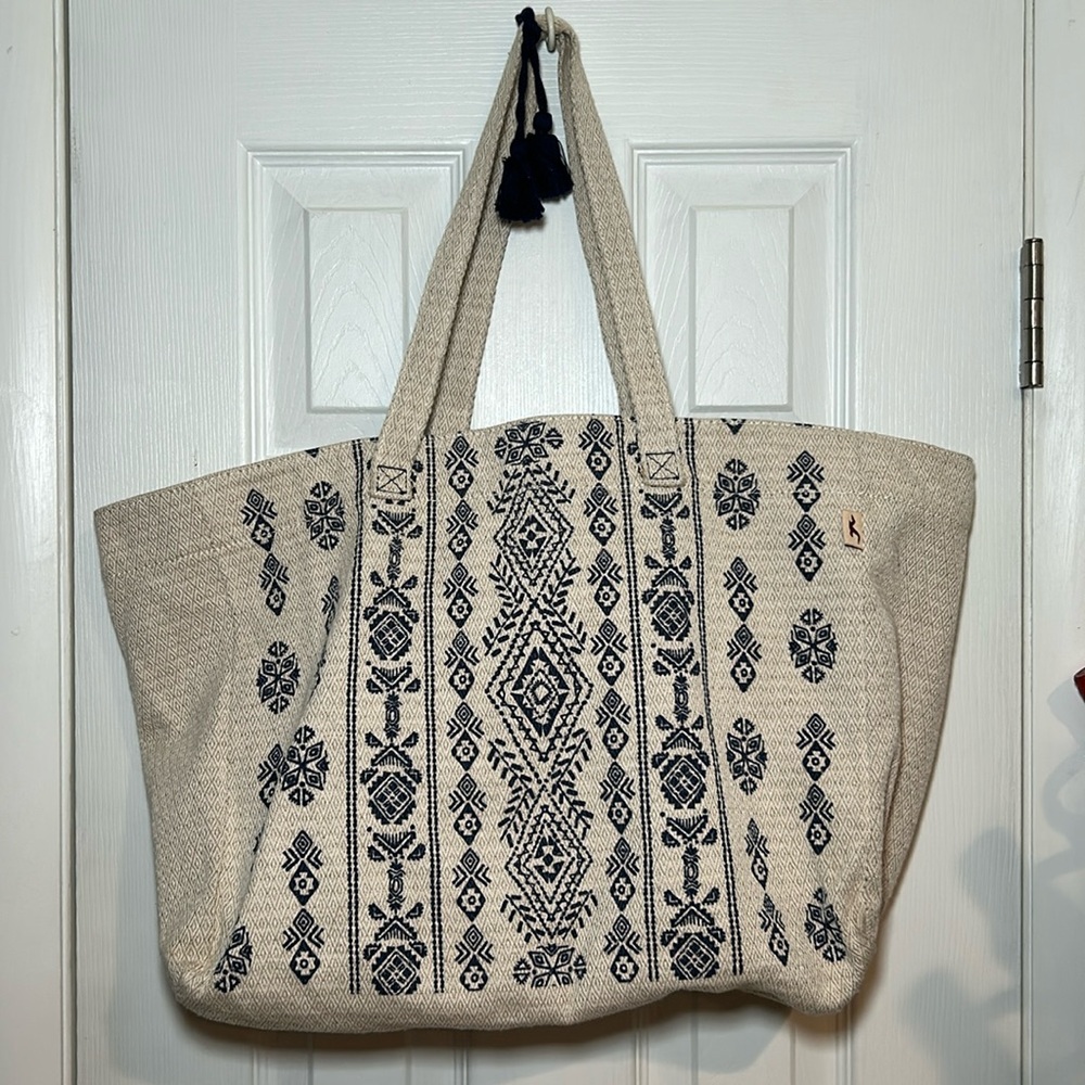 EUC Hollister Cream and Navy Batik Print Textured Tote